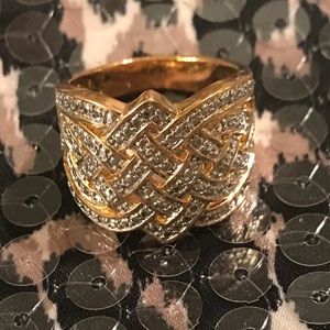 💰Sexy diamond accent cocktail ring.
